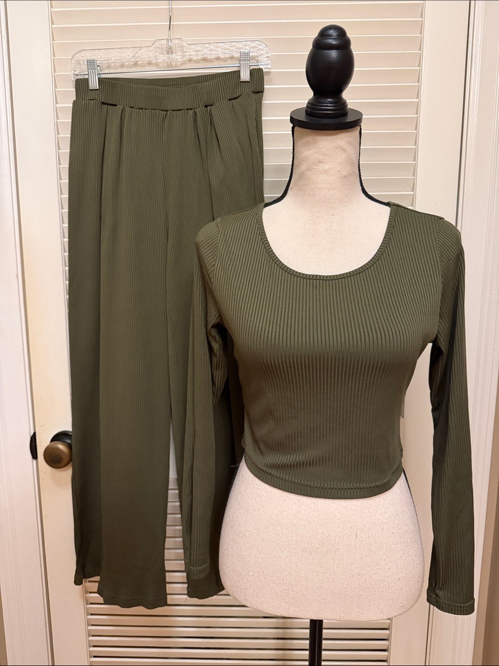Ekouaer Lounge Set for Women: 2 Piece Ribbed Knit Outfit in Army Green, Size Med - Picture 4 of 15